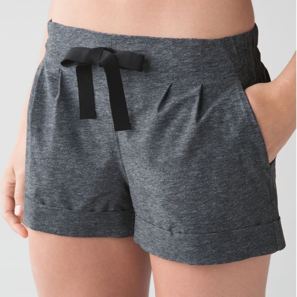 Lululemon Spring Break Away Short II Heathered Texture Grey Deep Coal Excellent!